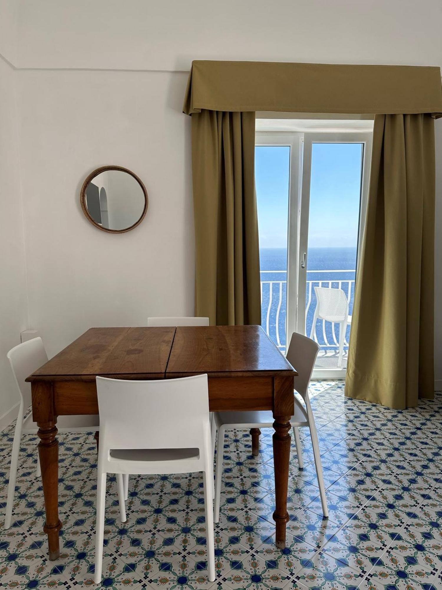 Le More Di Praiano Bagian luar foto